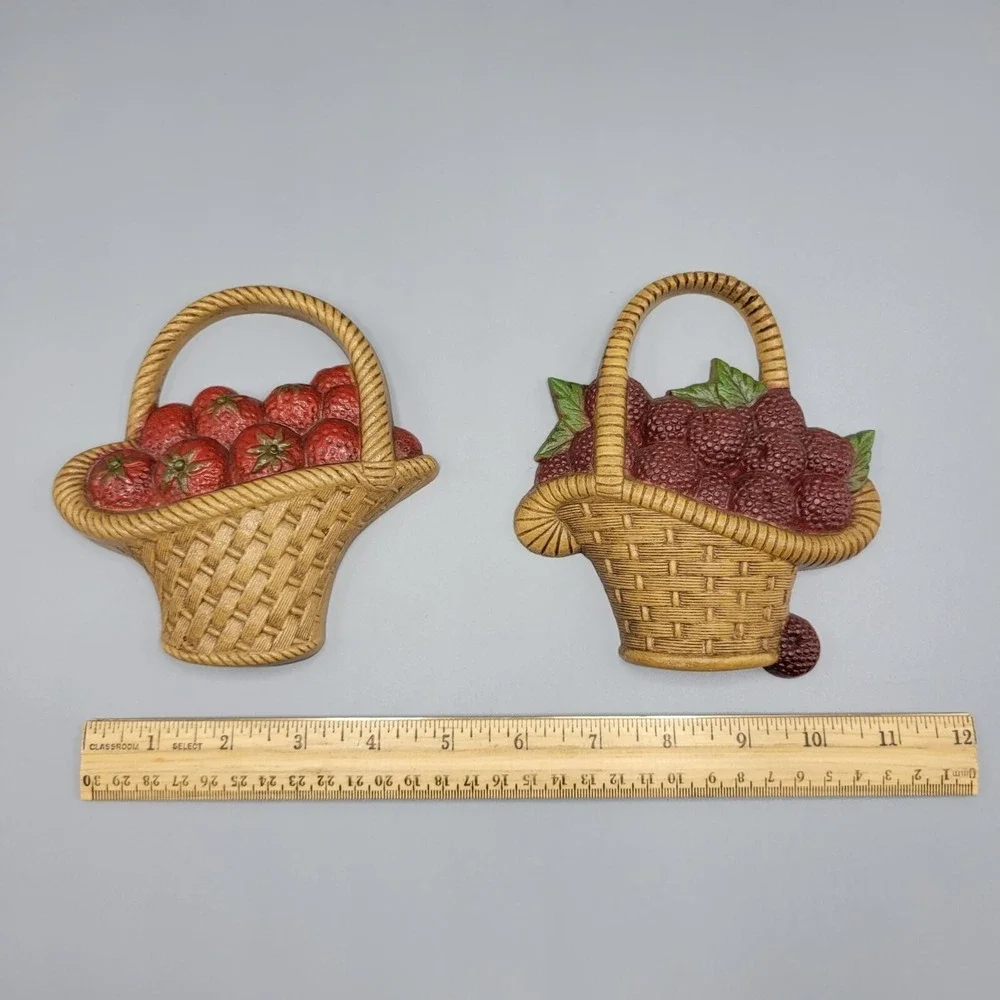 Vtg Burwood Basket Wall Plaques Strawberries Raspberries Fruit Decor Set Of 2